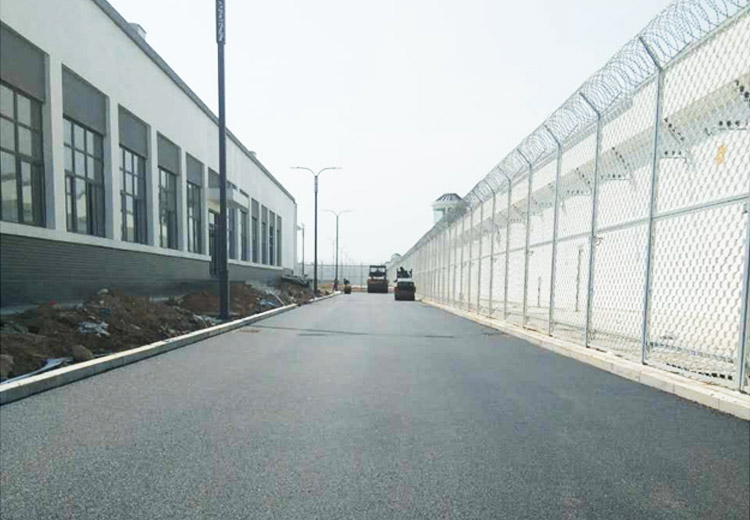 嘉祥鲁宁监狱路面摊铺