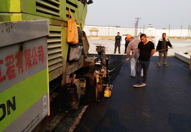 嘉祥鲁宁监狱路面摊铺