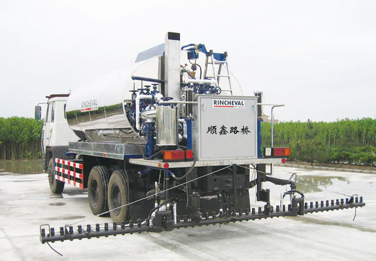 沥青洒水车